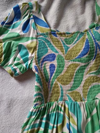 Vestido verde estampado talla M. Nuevo