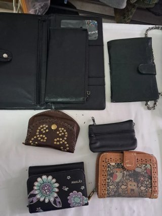 Lote de billeteras y monederos