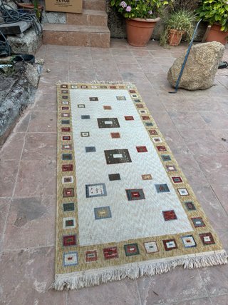 Alfombra de lana beige y multicolor