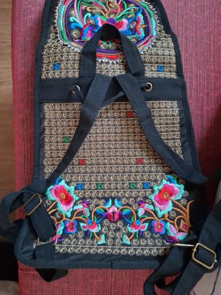 Mochila étnica bordada