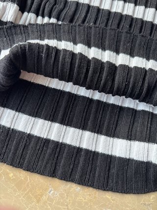 Jersey de rayas blanco y negro