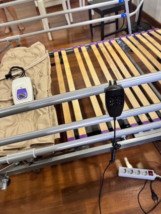 Cama articulada eléctrica con barandillas