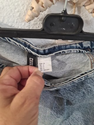Falda vaquera azul con cremallera nunca usada