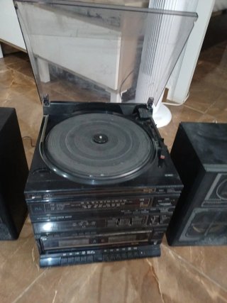 Equipo Sanyo Tocadiscos y Cassette DCX W7