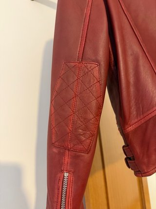 Cazadora de cuero roja Zara