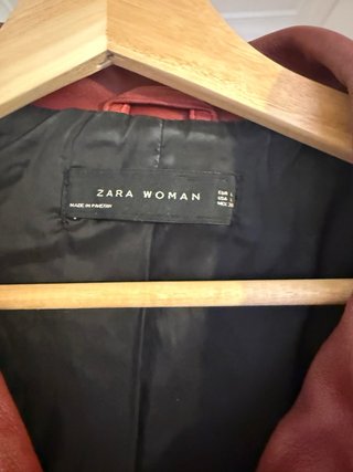 Cazadora de cuero roja Zara