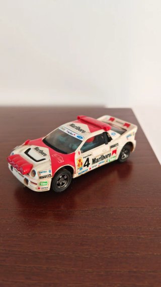Scalextric Ford RS200 Marlboro Rally Catalunya