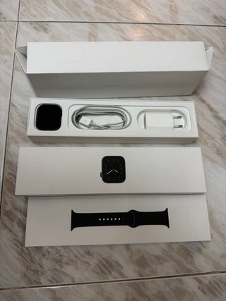 Apple Watch Series 5 44mm GPS + Cellular