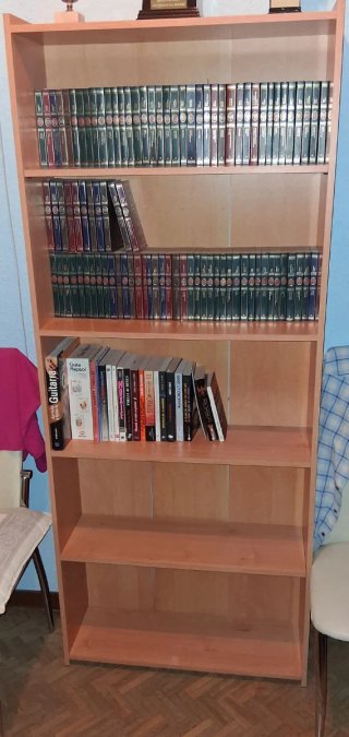 Estantería de madera