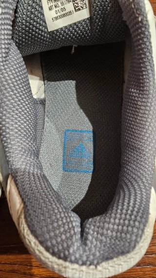 Scarpe da ginnastica Adidas grigie e bianche