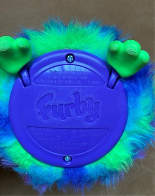 Furby Morado Neón