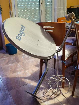 Antena parabólica Engel