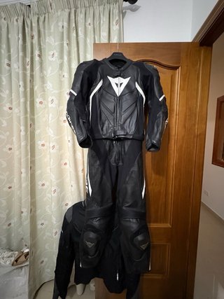 Mono de moto Dainese negro y blanco