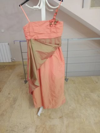 Vestido fiesta verde y naranja con fular