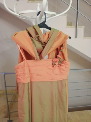 Vestido fiesta verde y naranja con fular
