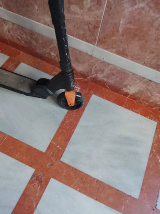 Patinete  Negro y Naranja