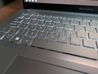 Asus Vivobook M6500QC