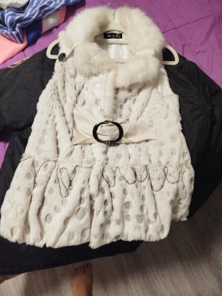 Abrigo blanco de pelo sintético