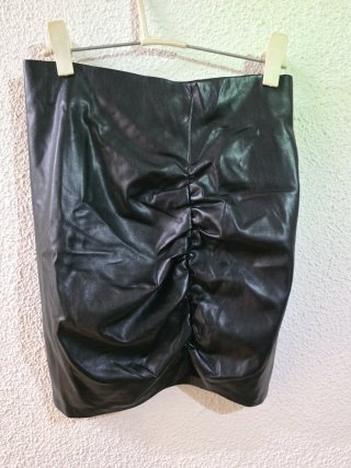 Falda de cuero negra mujer