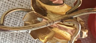 Spilla oro giallo 18K (750) e corallo