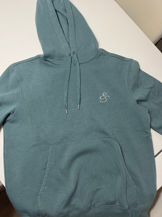 Sudadera con logo bordado