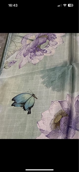 Foulard seta con fiori e farfalla