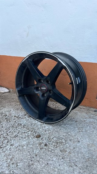 Llantas Momo Negras 5 Radios