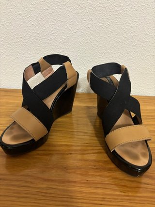 Sandalias Cuple cuña negras y camel talla 40