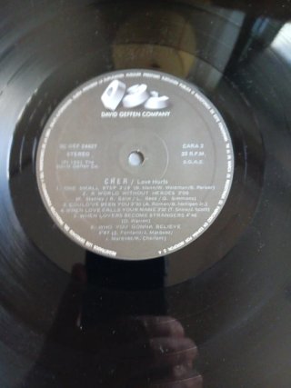 CHER " Love Hurts" LP Vinilo 1991 -Spain-