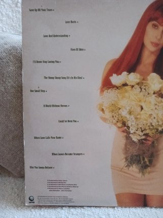 CHER " Love Hurts" LP Vinilo 1991 -Spain-