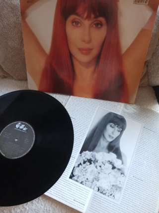 CHER " Love Hurts" LP Vinilo 1991 -Spain-