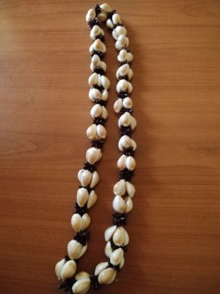 Collana conchiglie beige e marroni