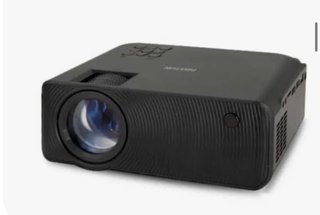 Proyector y pantalla negro