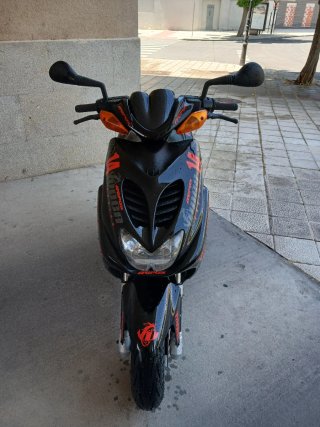 Yamaha Aerox 50  Negra en perfectisimo estado