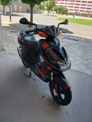 Yamaha Aerox 50  Negra en perfectisimo estado