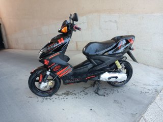 Yamaha Aerox 50  Negra en perfectisimo estado
