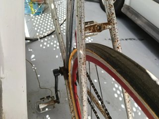 Bicicleta antigua para restaurar