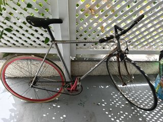 Bicicleta antigua para restaurar