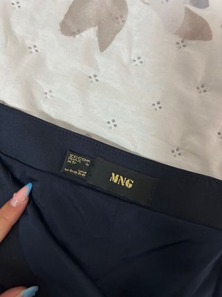 Falda negra elegante