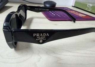 Gafas de sol Prada negras