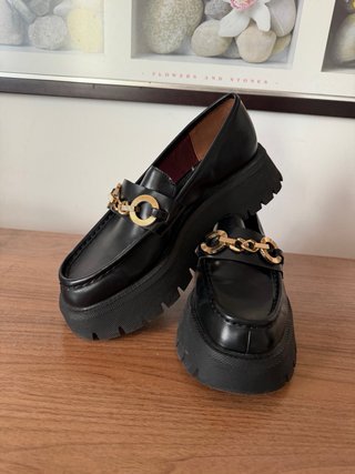 Mocasines Zara con cadena dorada T39