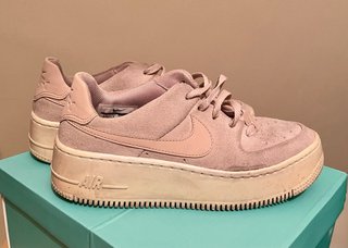 Nike Air Force 1 Rosa Suede