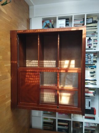 Vitrina madera 2 baldas puertas correderas