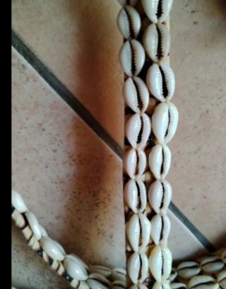 Borsetta in paglia con conchiglie