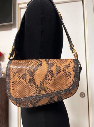 Borsa Guess effetto pitone marrone e oro