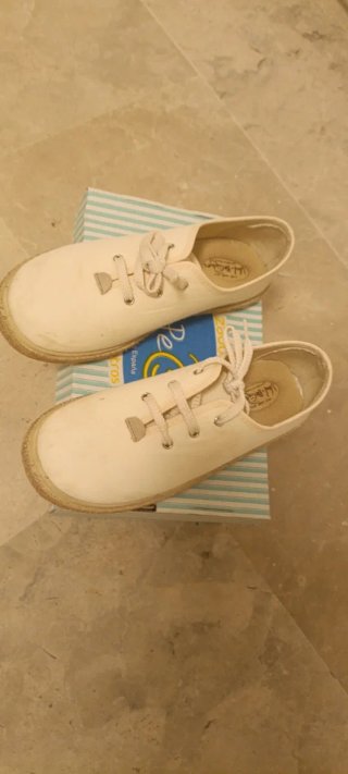 Zapatos de lona con cordones beige
