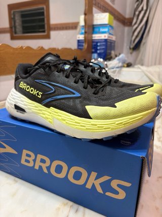 Zapatillas Brooks Trail Running Negras y Amarillas