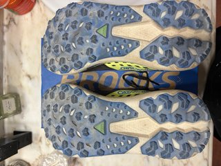 Zapatillas Brooks Trail Running Negras y Amarillas