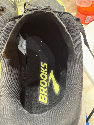 Zapatillas Brooks Trail Running Negras y Amarillas