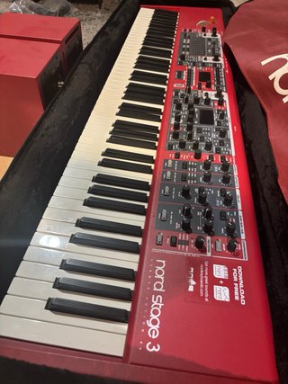 Nord Stage 3 Hammer Action 88 con funda y "cubre"